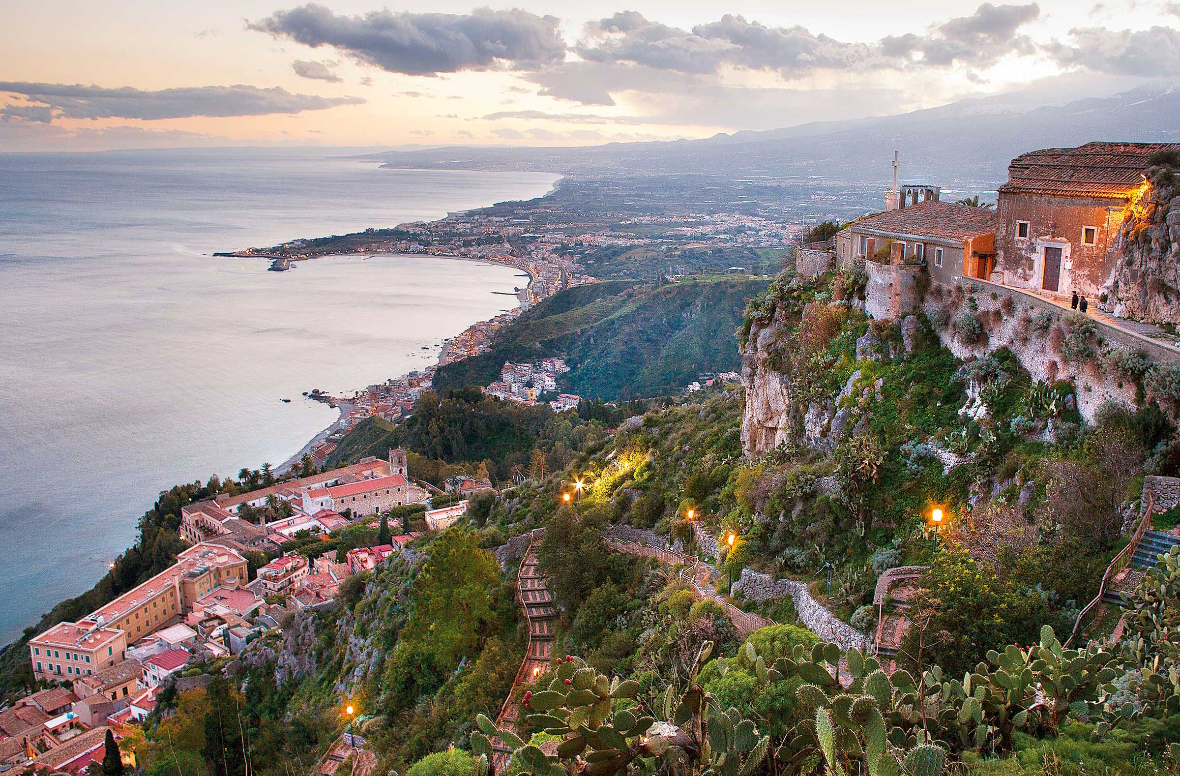 Santuario della Madonna della Roccia e Belvedere a Taormina: due viste indimenticabili